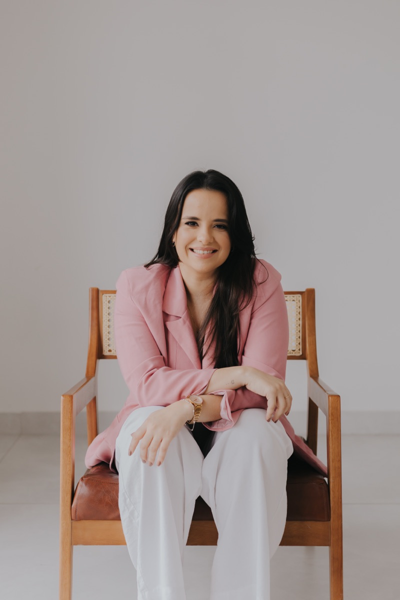 Retrato de Thaís Costa, cliente da Tons